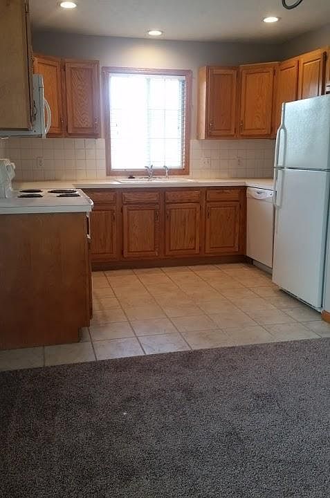 1st image of 7125 Glen Creek Dr SE