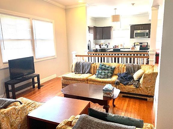 2nd image of 250 Waterman St APT 2