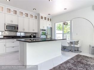 975 Corkwood St, Hollywood, FL 33019