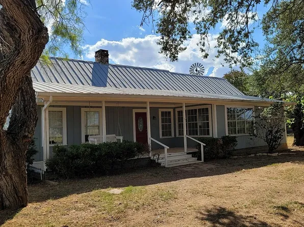 2304 Fm 2505, Floresville, TX 78114