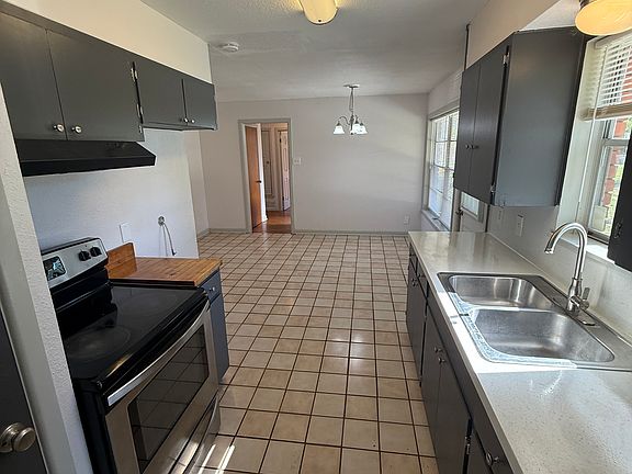 3rd image of 5817 Shamrock Dr