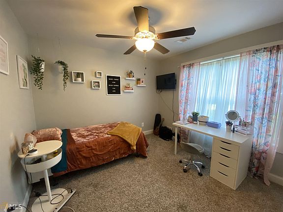 3rd image of 1051 Oak Hill Ln #13