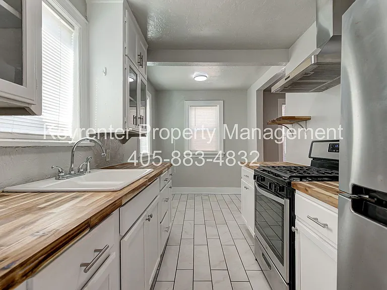 N Gatewood Ave Duplex — Photo 53