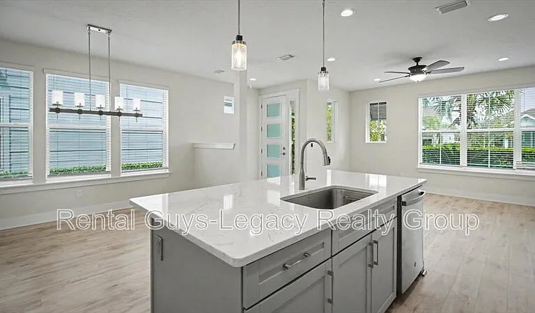 409 Crestview Dr — Photo 9