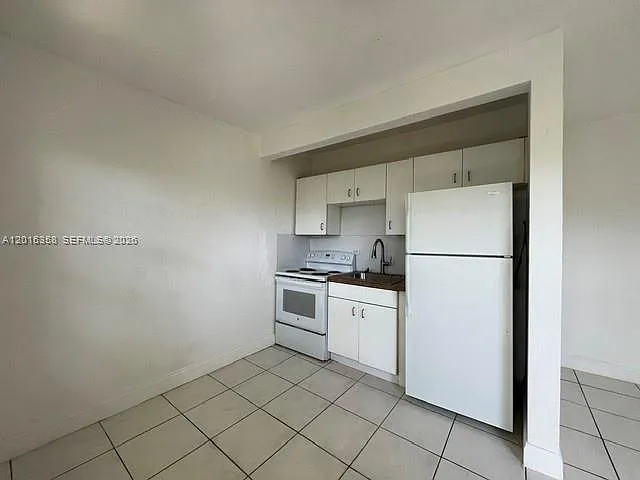 Building Photo - 441 SW 10th St #4