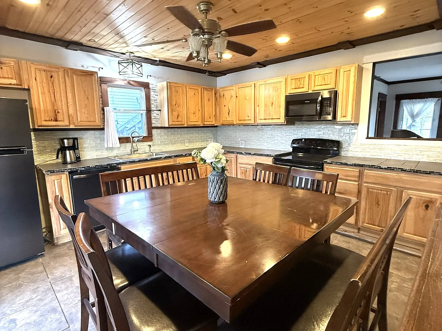 4 bed, 1350 sqft, $1,800 — Photo 3