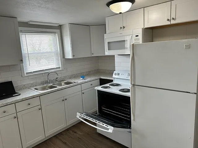 308 E Walnut St — Photo 7