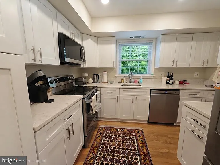 7629 Tiverton Dr — Photo 2