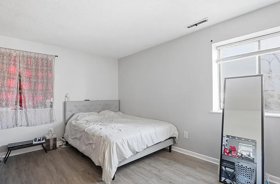 2 bed, 886 sqft, $2,000 — Photo 1