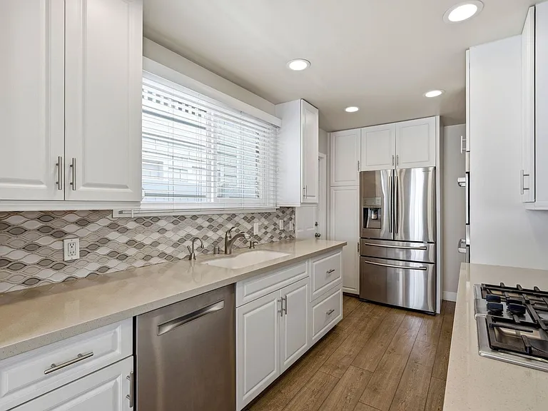 1117 W Bay Ave #A — Photo 3