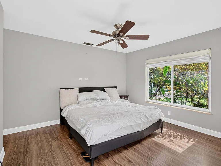 254 NW 6th Ave — Photo 41