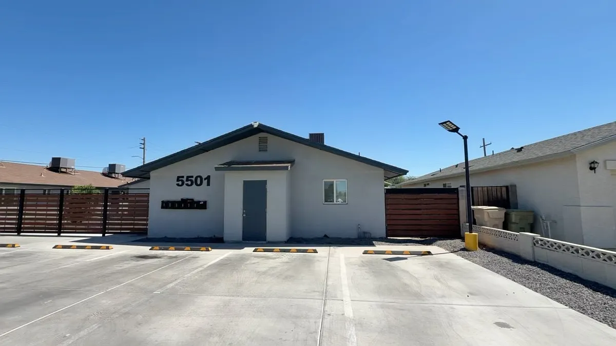 Building Photo - 5501 W Orangewood Ave #1