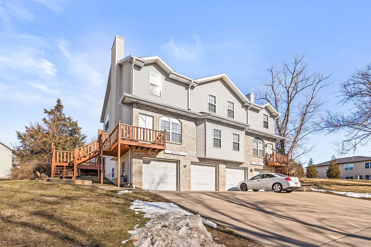 Building Photo - 2109-2111 Primrose Dr