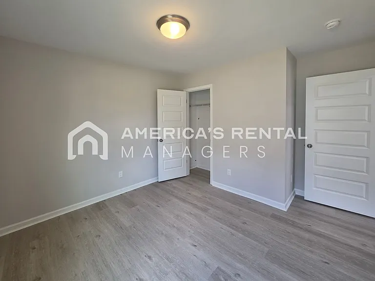 10303 Squires Way — Photo 14