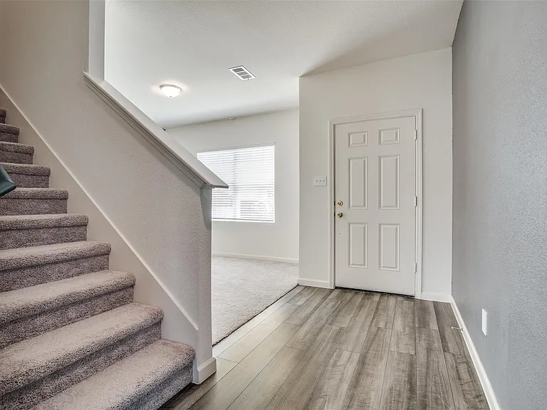 731 Yorkshire Dr — Photo 25