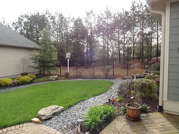 4th image of 251 Somerset Cir