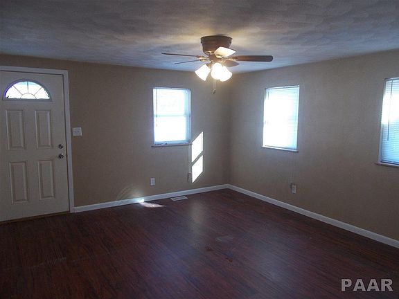 3rd image of 603 W Avenue E