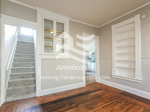 1056625_004_living_room_13750969.jpg