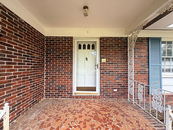 2nd image of 1002 W Alden Ave