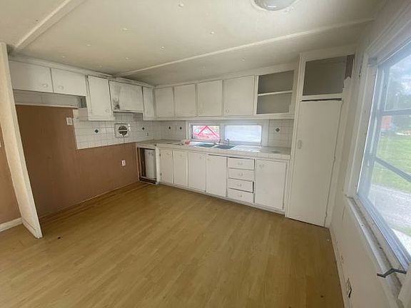 4th image of 1629 Genie St #37