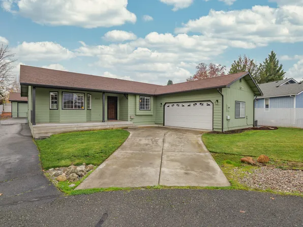 1517 Molly Ln, Grants Pass, OR 97527