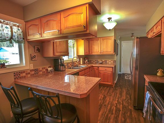 3rd image of 216 W Circle Dr