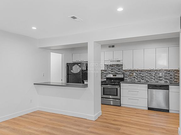 4th image of 1110 S Van Ness Ave APT 6