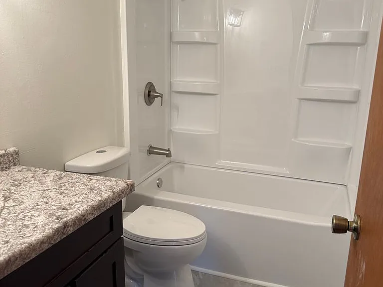 605 E Pearl St — Photo 5