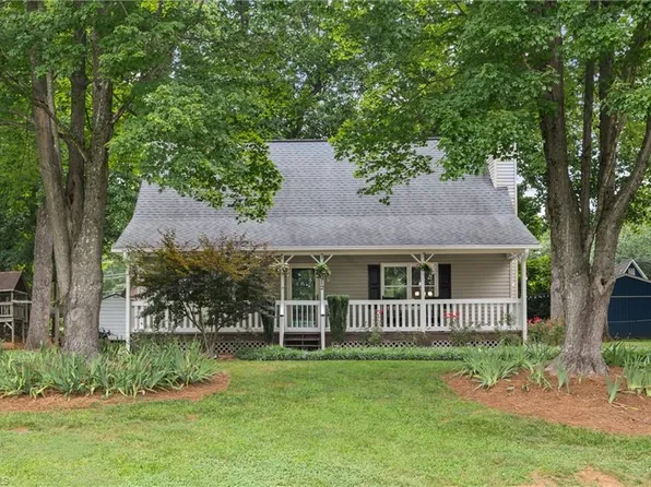 2012 Woodsong Ct, Winston Salem, NC 27106