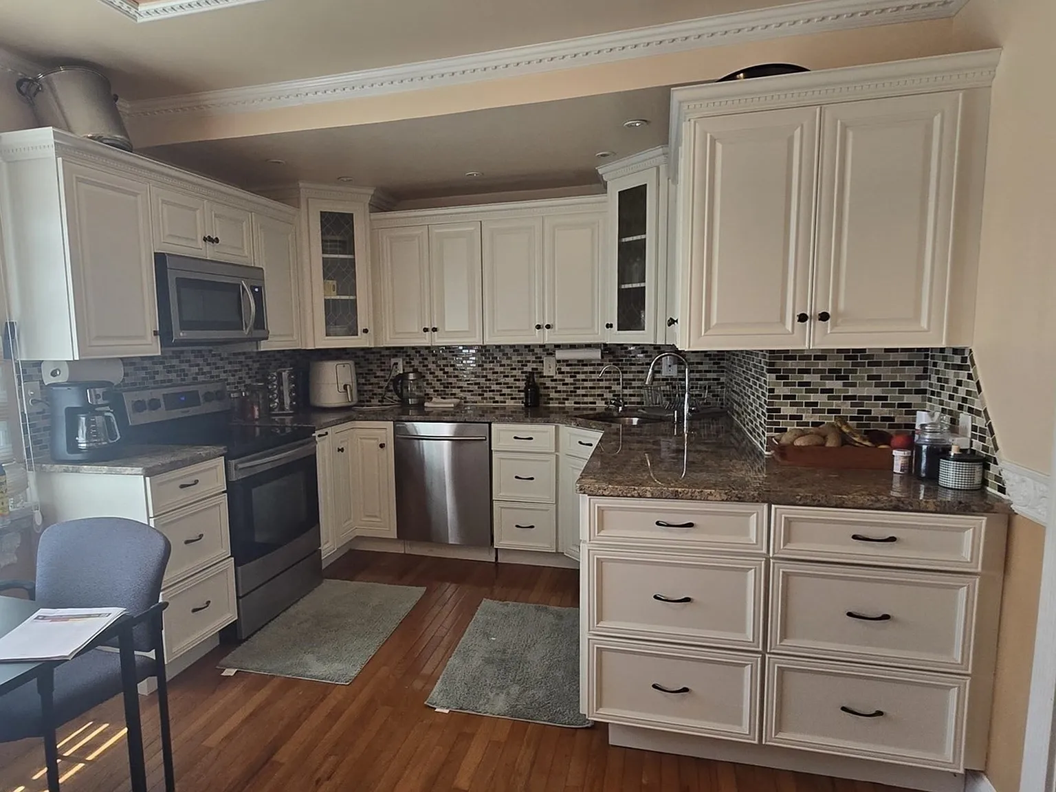 5 bed, 4.0 bath, 2378 sqft, $4,000 — Photo 3