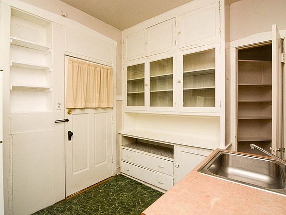 2nd image of 1309 Oak Ave APT 1W