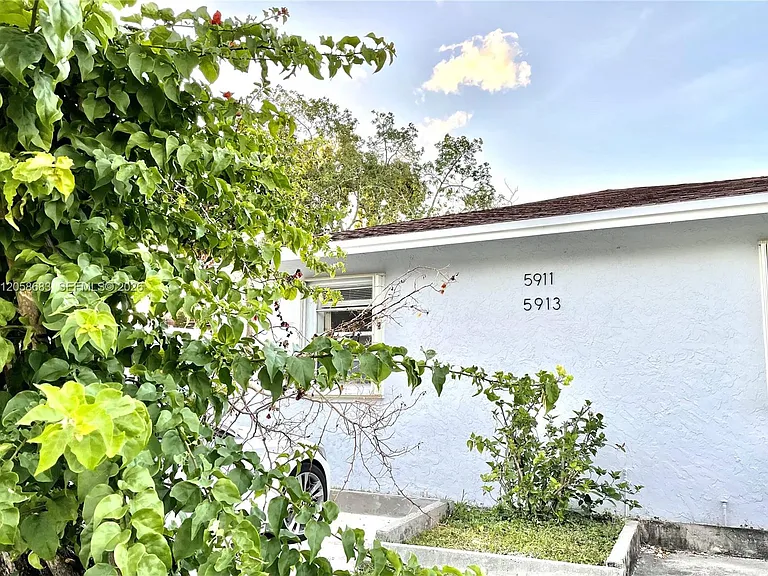 5911 Liberty St #5913 — Photo 4