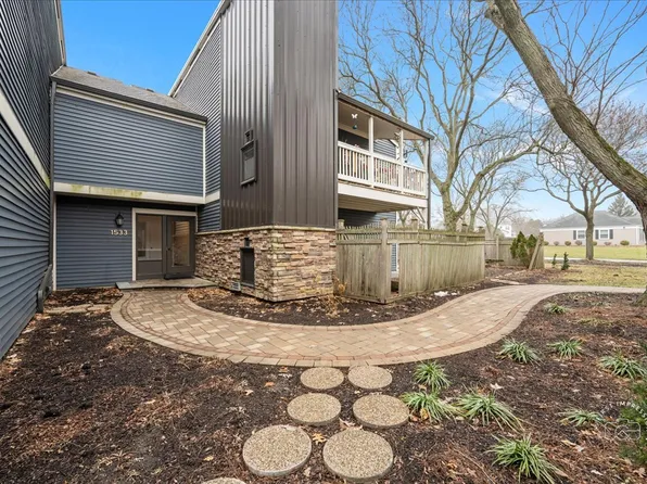 1533 S County Farm Rd APT 1-4, Wheaton, IL 60189
