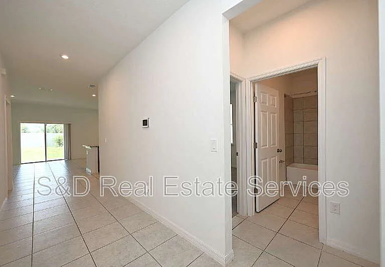 685 Crown Rose Dr — Photo 22