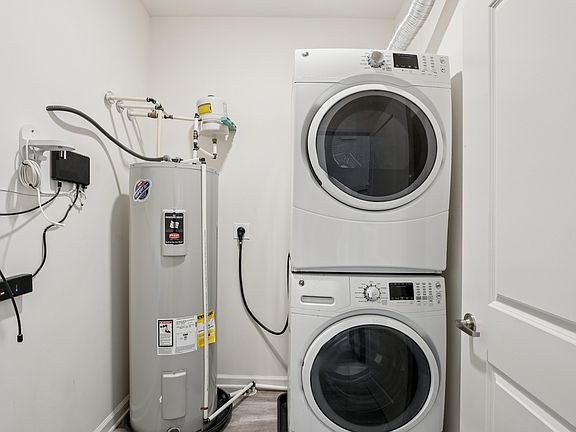5th image of 73 Washington St #8093f52db