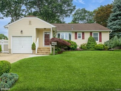 776 Blackstone Avenue, East Meadow, NY, 11554