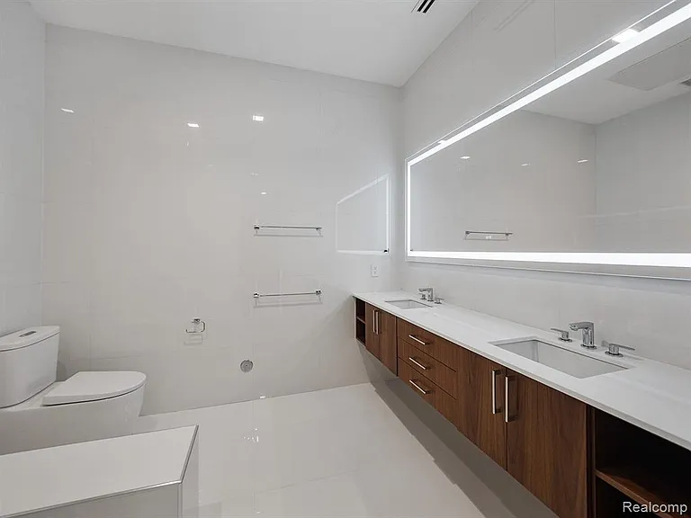 400 S Old Woodward Ave #315 — Photo 14