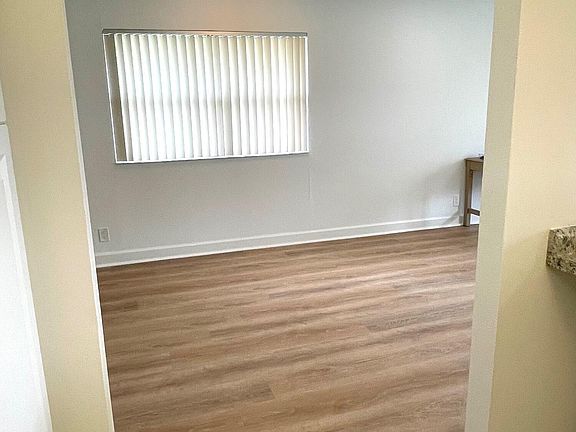 3rd image of 114 Valencia E
