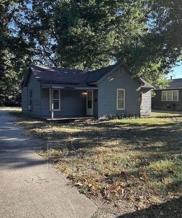 1st image of 208 W Rose St