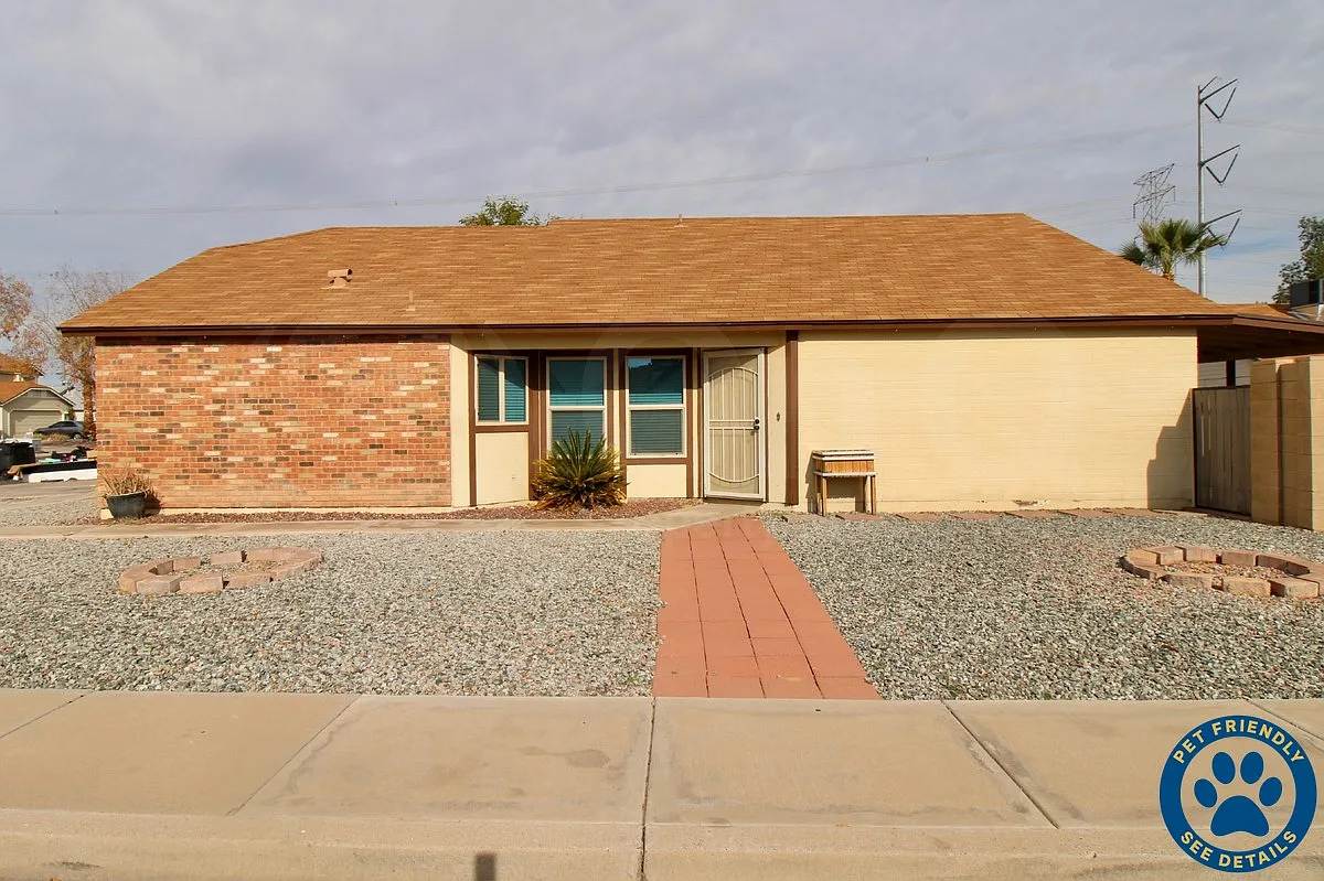 3 bed, 2.0 bath, 1336 sqft, $2,199 — Photo 1