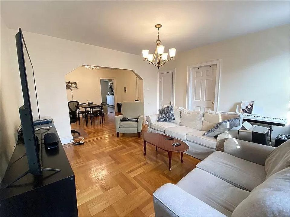 1st image of 288 7th St APT 3
