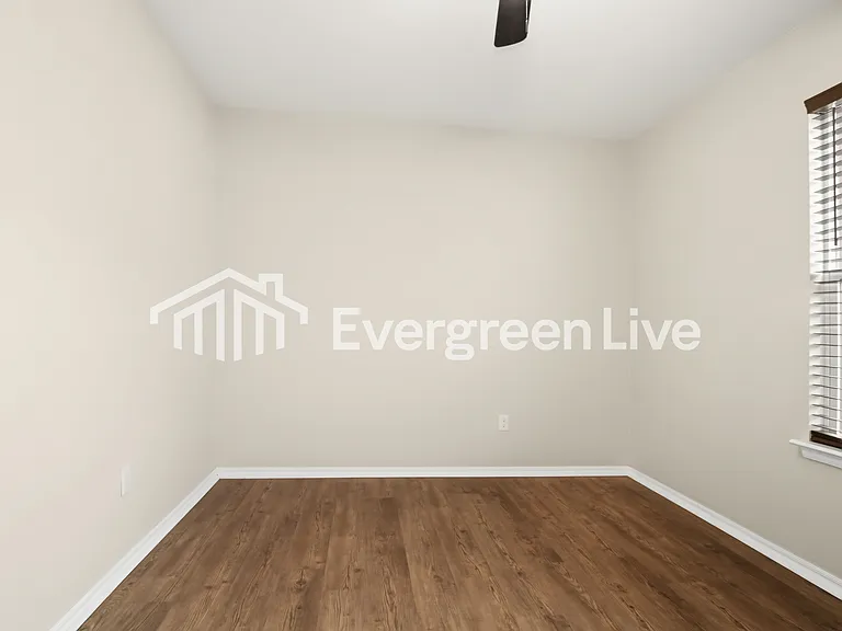 451 NE 19th Pl — Photo 8