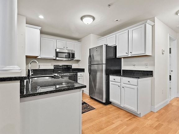4th image of 145 Hancock St #300