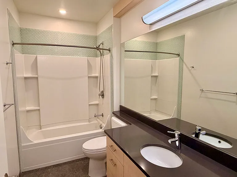 109 12th Ave E #305 — Photo 16