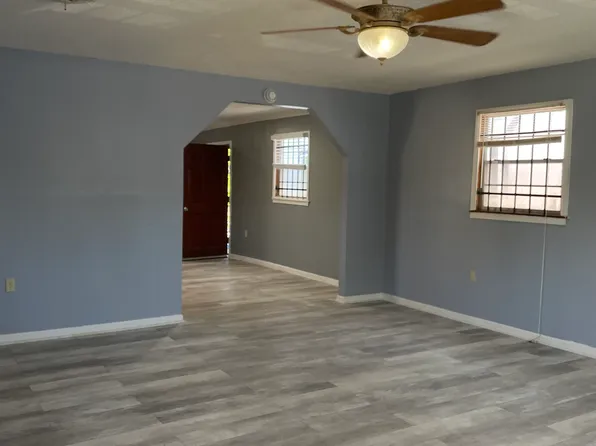 8717 Apricot St, New Orleans, LA 70118