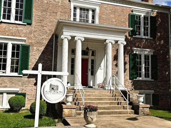 17 S Main St, Franklin, WV 26807
