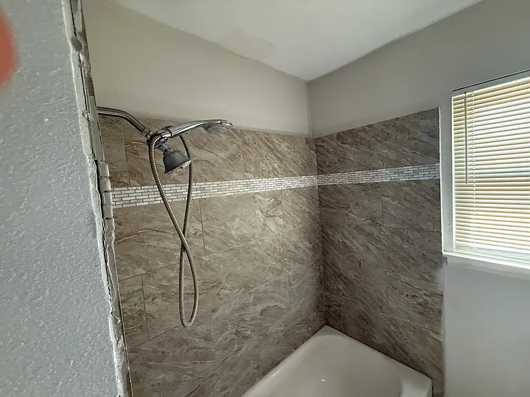 402 Blakeley Dr — Photo 9