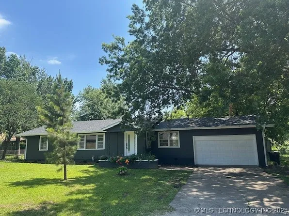 111 E 13th Pl, Claremore, OK 74017