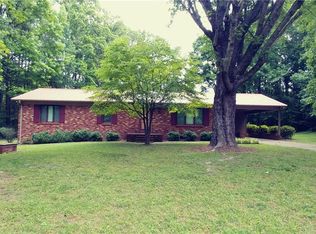 707 Castle Oaks Ct, High Point, NC 27265