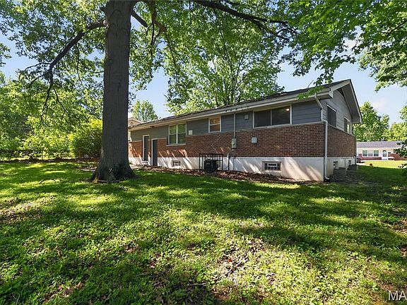 5th image of 9866 Lawnview Dr
